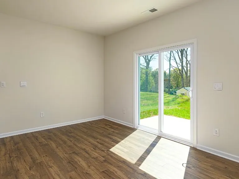 1361 37th Avenue Ln NE — Photo 5