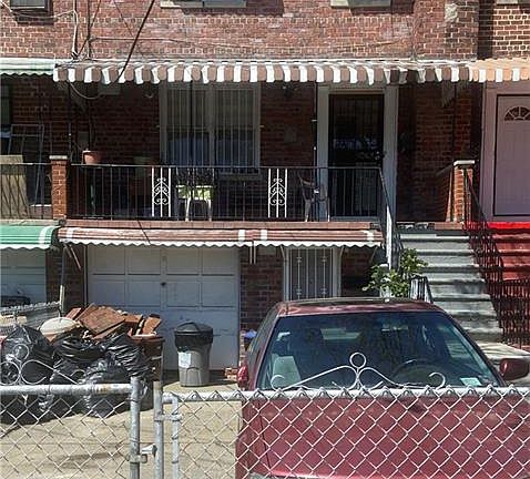 2nd image of 2753 Bronxwood Ave