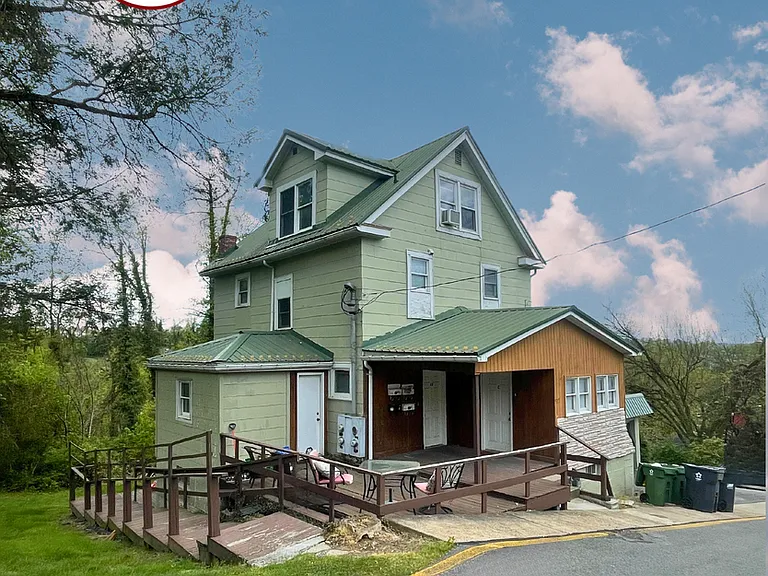 912 Naomi St — Photo 2
