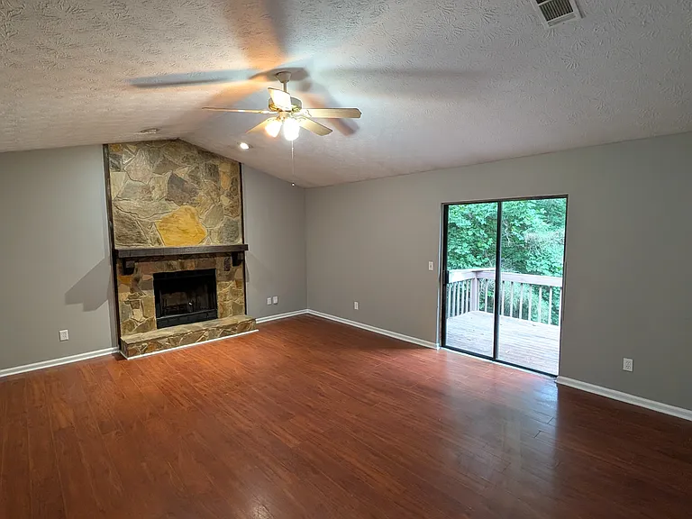 2714 Laurel View Dr — Photo 7