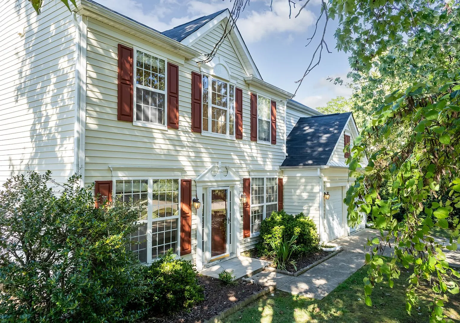 Spacious Four Bedroom Home in Cary! — Photo 2