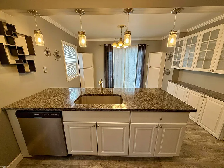 25304 Culver St — Photo 10