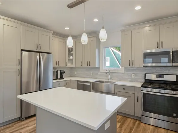 28 Hazelwood Rd, Bloomfield, NJ 07003