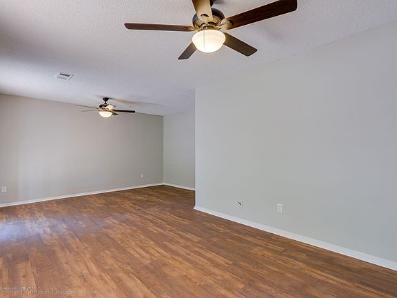 5th image of 681 Thornwood Dr