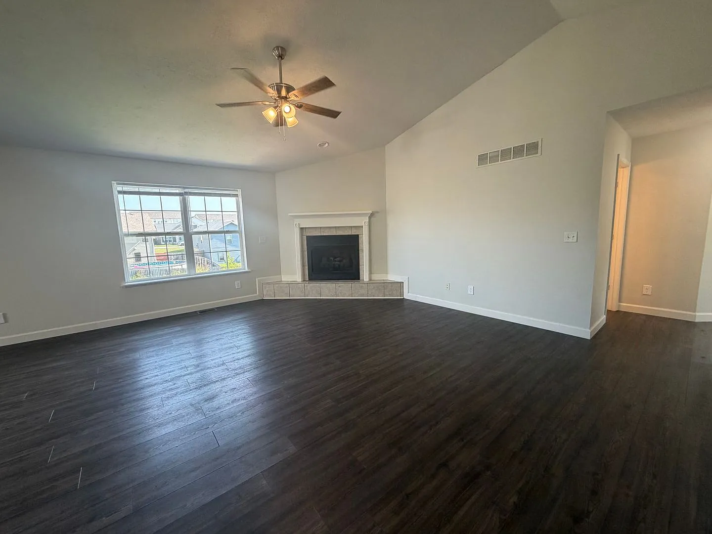 Spacious 4 Bedroom Home located in Woodland Hills Subdivision — Photo 4
