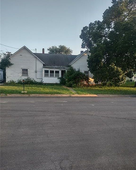 1st image of 117 W North St