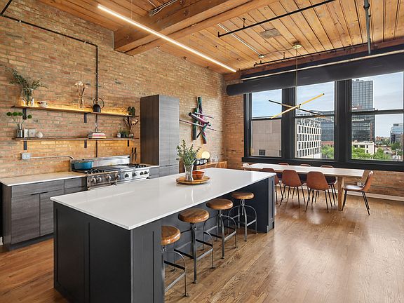 4th image of 1327 W Washington St #4H