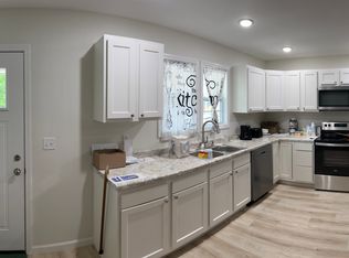 275 Broadway St #B, Irvine, KY 40336
