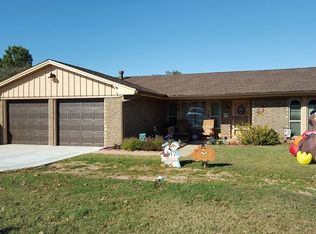 621 Saint James Pl, Yukon, OK 73099