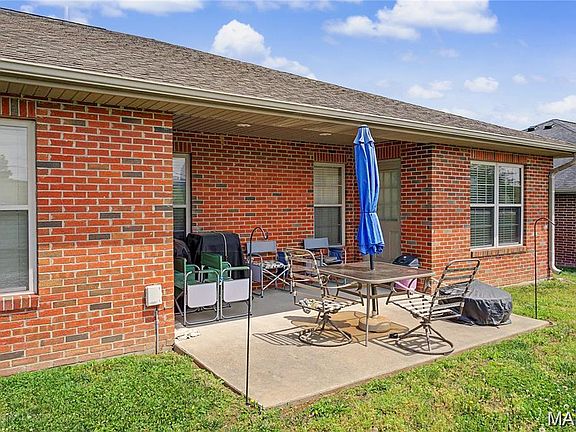 5th image of 387/389 Deerwood Dr W