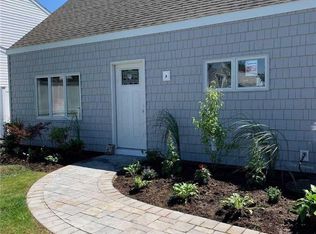 43 Center Ln, Levittown, NY 11756