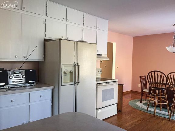 5th image of 6077 Brookwood Dr