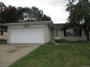 15674 Masonic Blvd, Fraser, MI