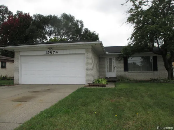 15674 Masonic Blvd, Fraser, MI 48026
