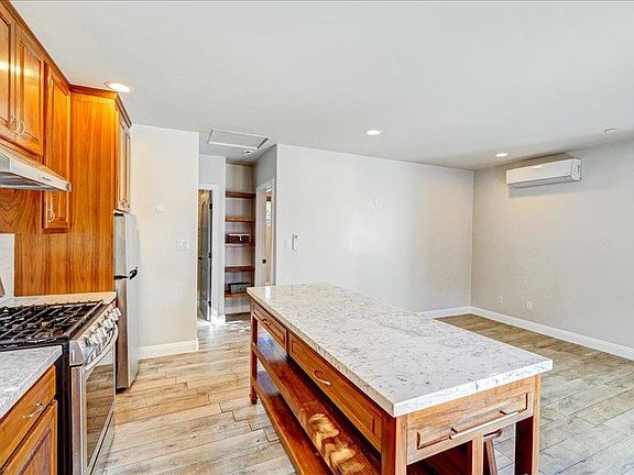 4th image of 1723 Pier Ave