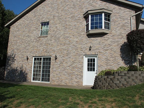 West Side (Walk Out Basement