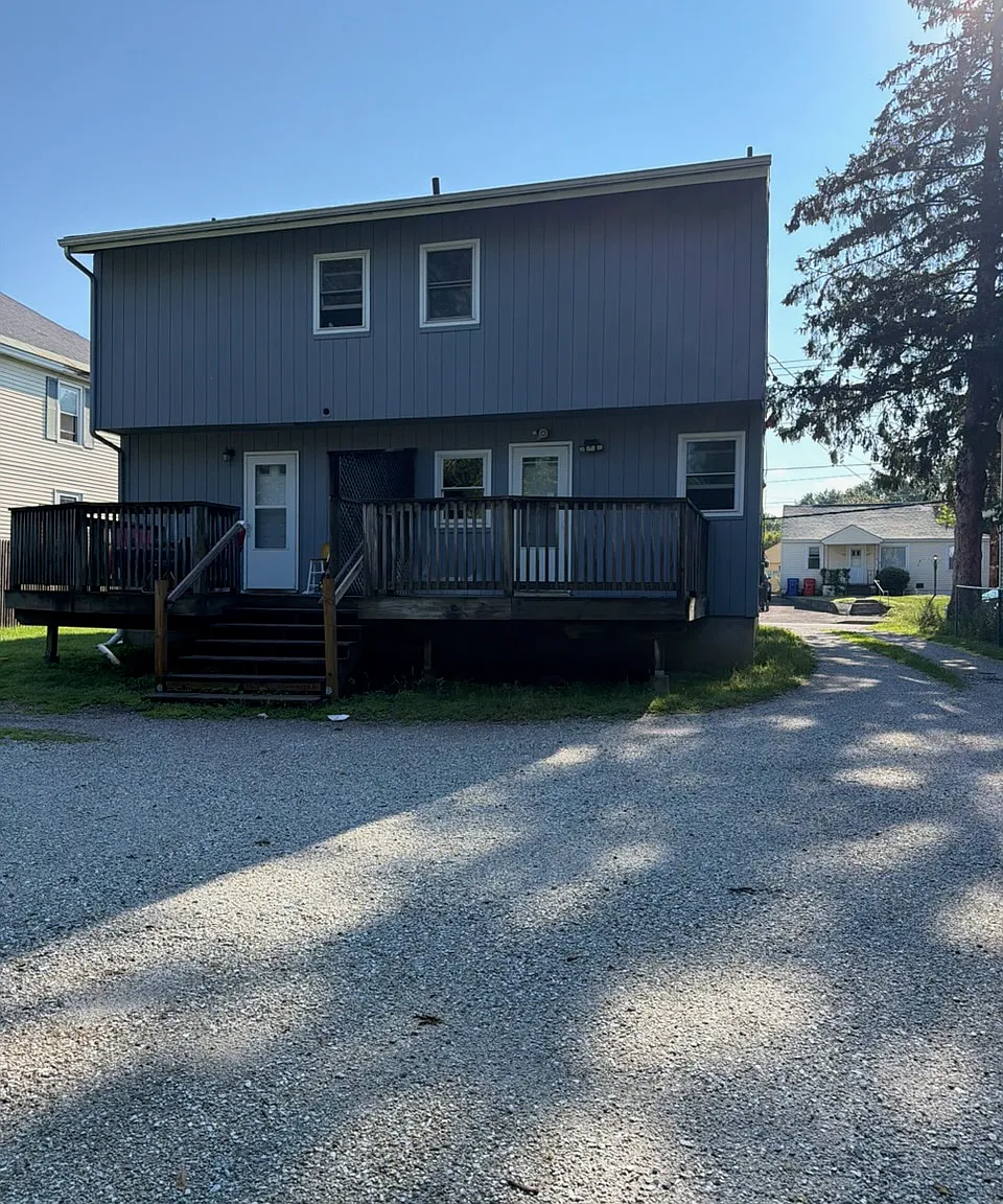 3 bed, 1.5 bath, $2,350 — Photo 2