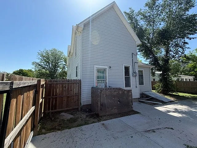 321 N Cypress St — Photo 14