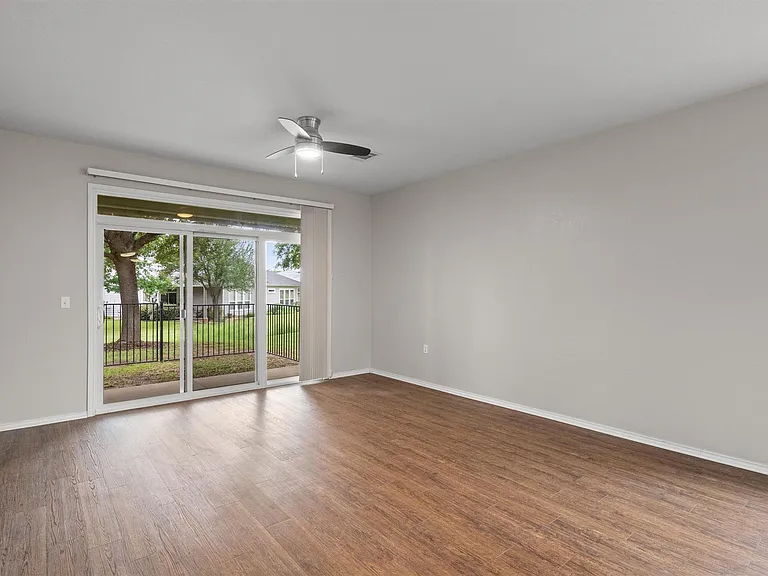 330 Portsmouth Dr — Photo 15