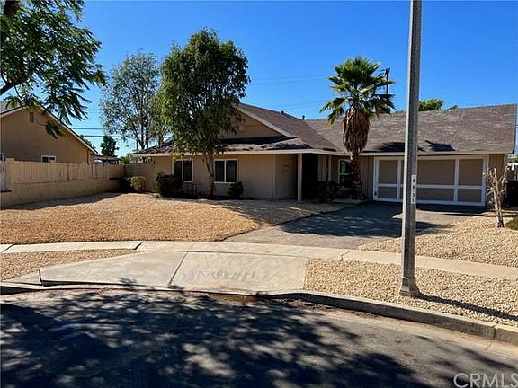 3rd image of 421 Royal Cir