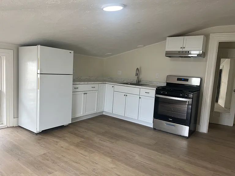 140 Prichard St #9 — Photo 2