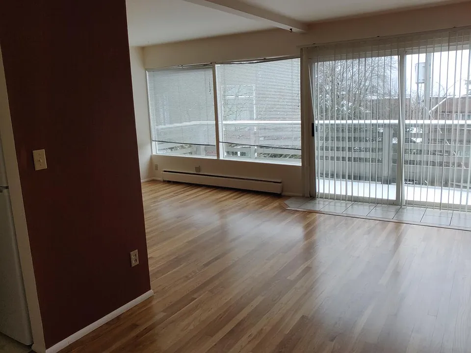 735 Belmont Ave E #304