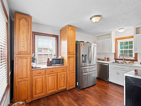 3rd image of 1415 Sweetser Ave