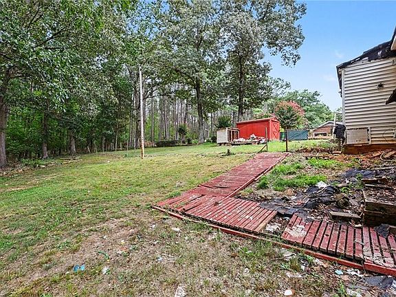 3rd image of 320 Kimberly Ln