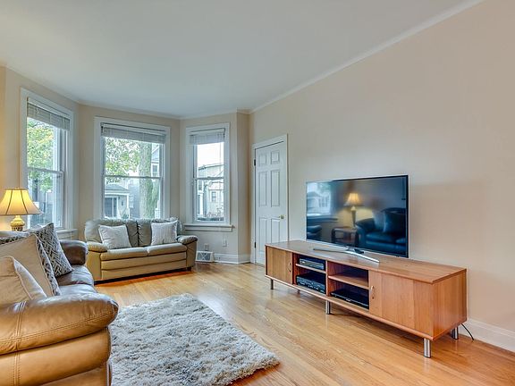 3rd image of 2661 N Marshfield Ave
