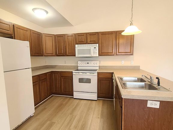 5th image of 107 Lincoln Place Cir