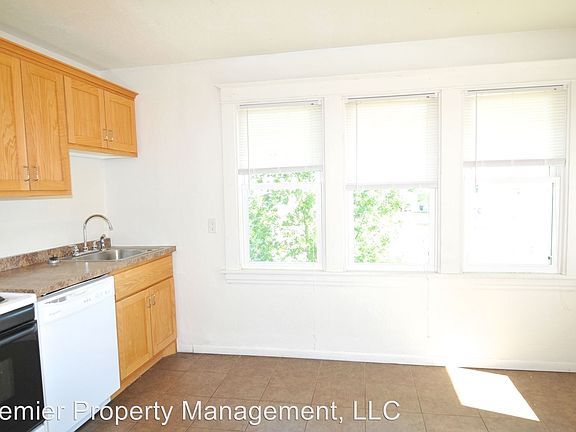 3rd image of 810 9th Ave S