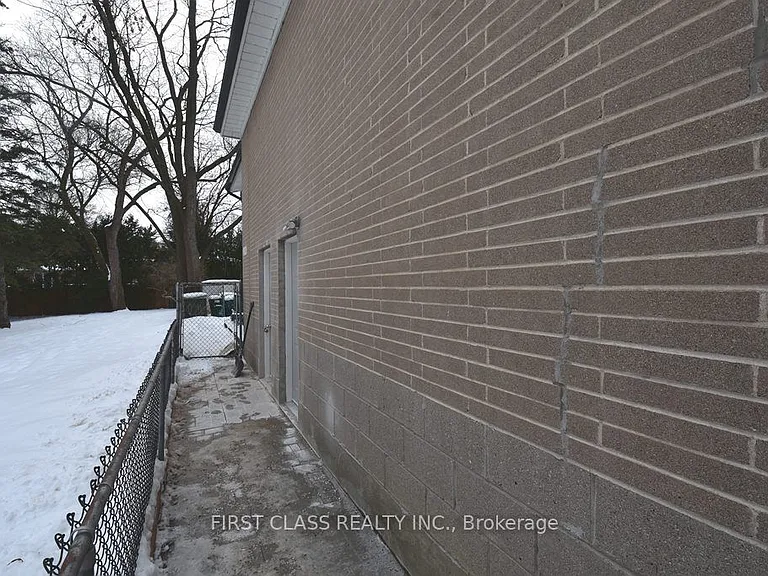113 Holcolm Rd #1 — Photo 2
