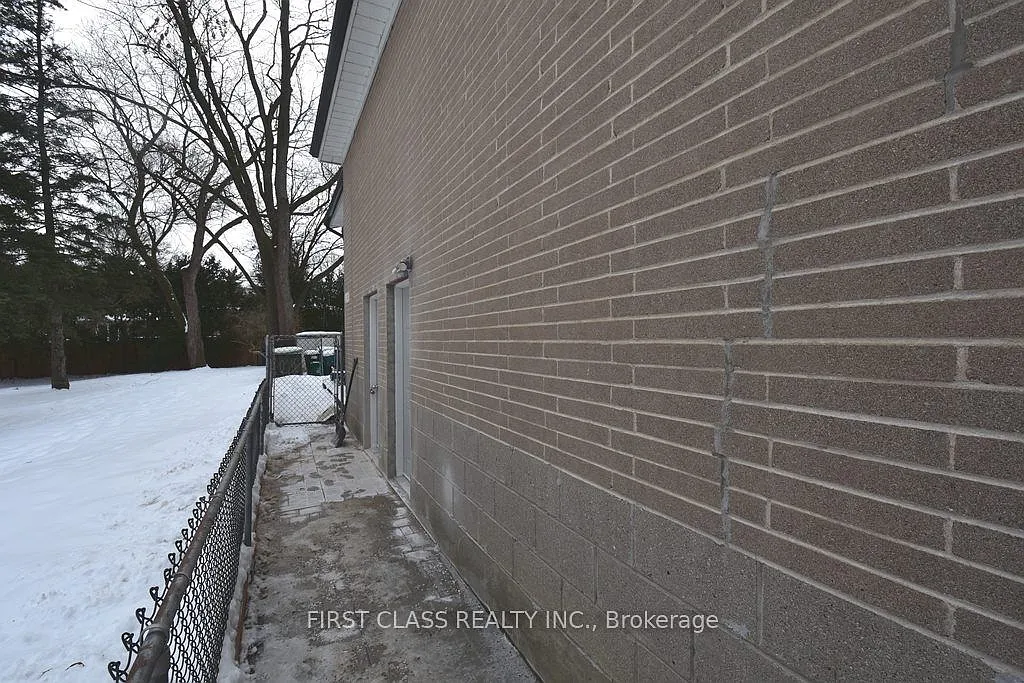 Building Photo - 113 Holcolm Rd #1
