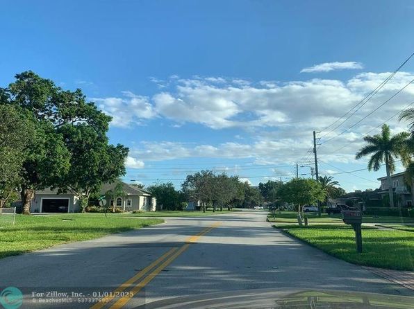12460 SW 2  St, Plantation, FL 33325