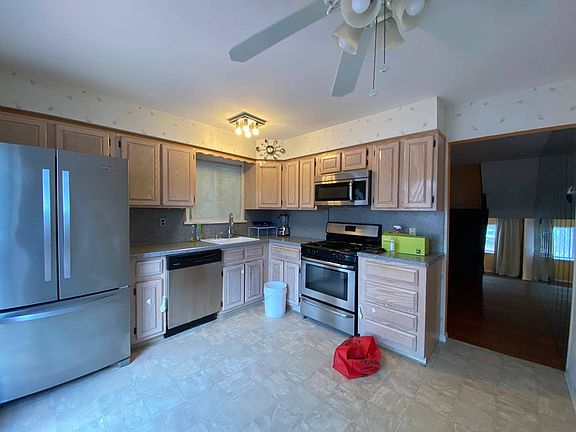 3rd image of 116 Cortelyou Ave Floor 3