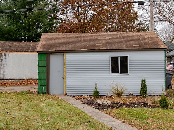 3rd image of 915 Sheridan Ave N