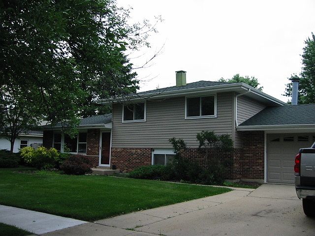 1st image of 984 Hyacynth Ln