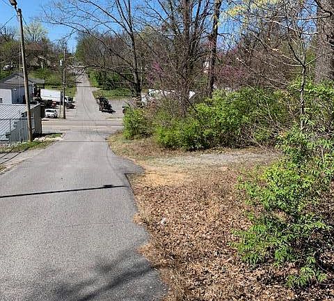 5th image of E Broadway Ave