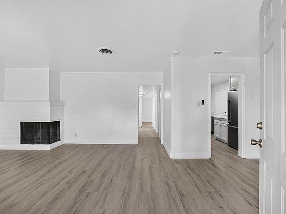 4th image of 4810 Cabrillo Way