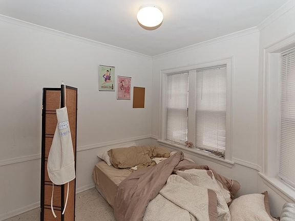 4th image of 740 W Aldine Ave APT 1E