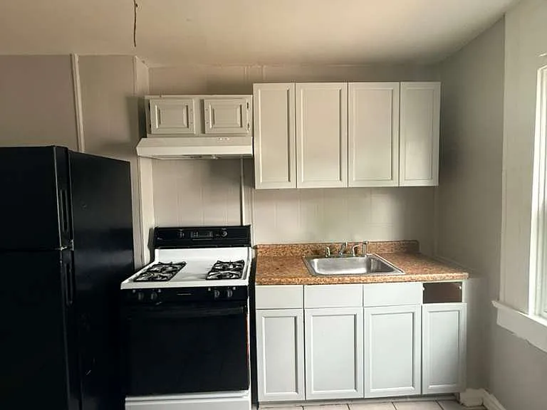 3160 Ravenwood Ave — Photo 2