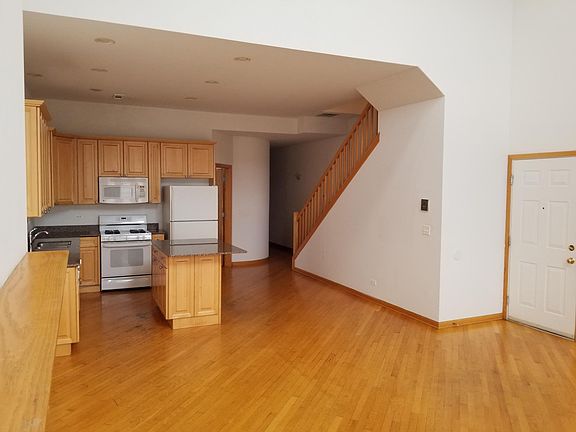 5th image of 2741 N Southport Ave #3W
