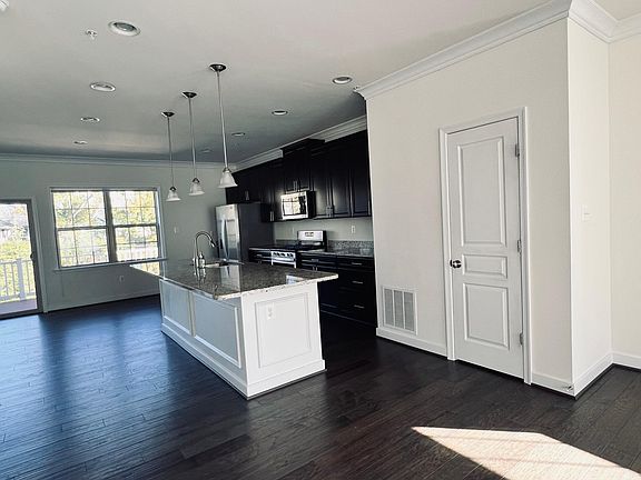 2nd image of 1116 Lanham Ln