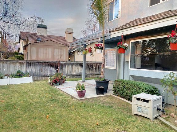 4th image of 303 Barrington Cir