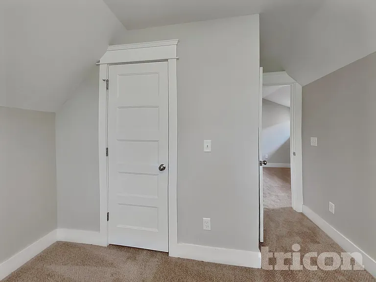 1244 Hillwood Private Cv — Photo 12