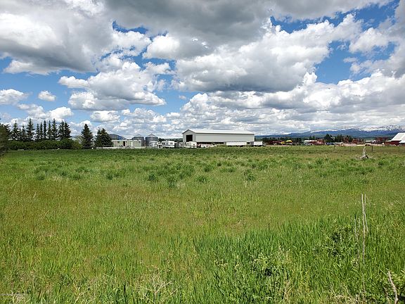 3rd image of 443 N Highway 33
