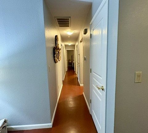 3rd image of 932 Lindsay Dr