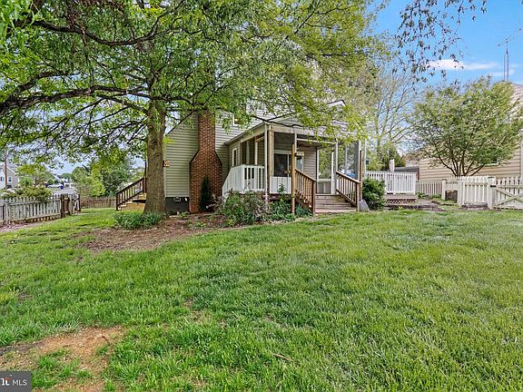 4th image of 1053 Columbia Rd