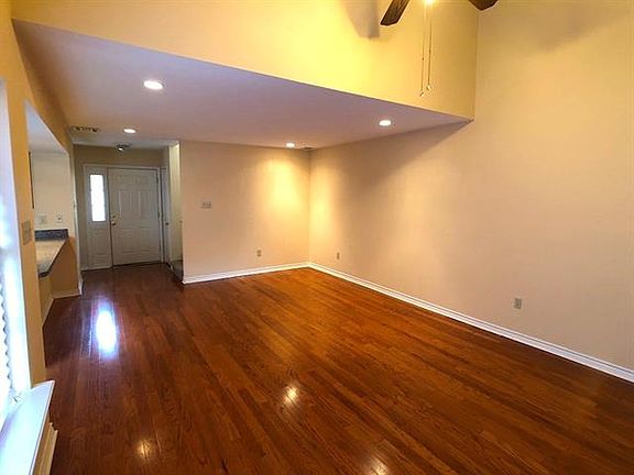 3rd image of 1500 W Esplanade Ave APT 24C