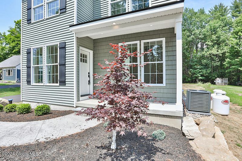 3rd image of 1325 Ridge Rd. Road